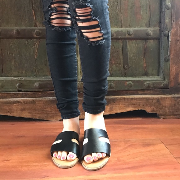 Sandals - Picture 5 of 10